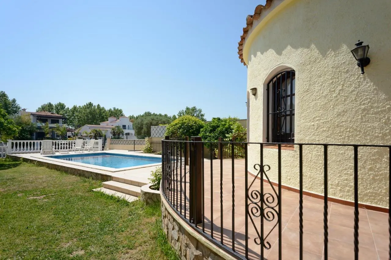 Casa Fluvia Villa Empuriabrava Spain